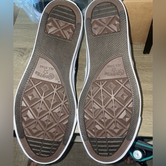 ❇️NWT❇️ Converse CTAS
Malden Street Mid - Picture 9 of 9
